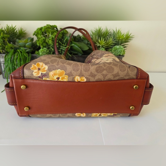 Coach Edie 31 Prairie Floral Signature Canvas/Leather Trim - Picture 12 of 16
